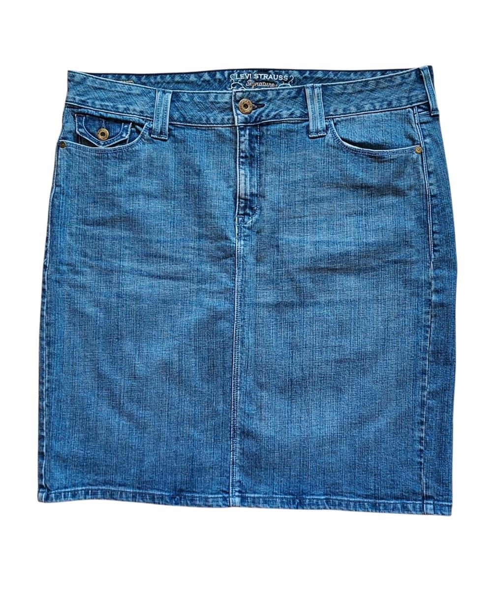 Levi Strauss Signature Women's Blue Denim Skirt Knee Length Gold Buttons Size 16